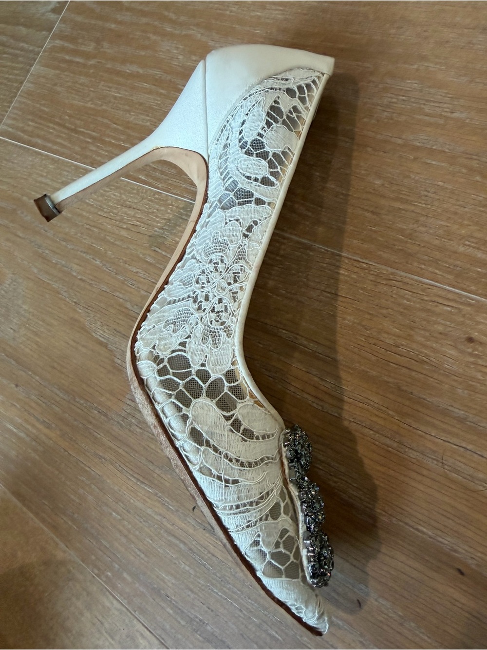 Women's Ivory Lace Embellished Pointed-Toe Pump - Picture 8 of 14